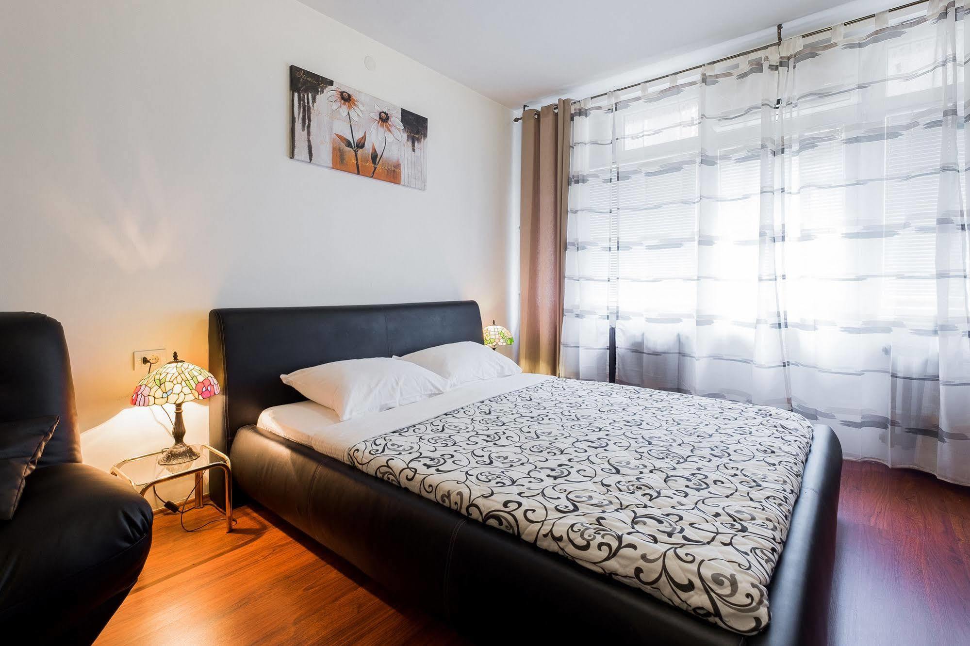 Downtown Apart Hotel Bane เบลเกรด ภายนอก รูปภาพ
